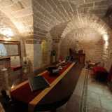 La maggior parte � stata rinvenuta in un�altra propriet� di Brattoli: il palazzo del 1843 sito in via Porta Robustina 34 che cela i resti dell�antica via Appia-Traiana